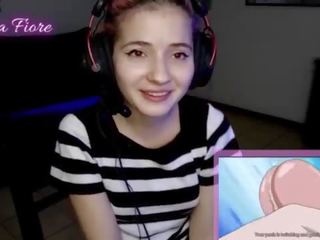 18yo youtuber devine pasionat uitandu-se hentai în timpul the curent și masturbates - emma fiore