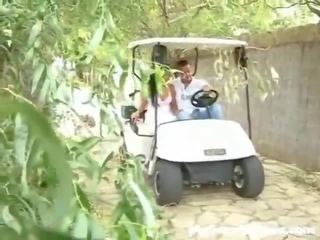 Înșurubate pe o golf cart