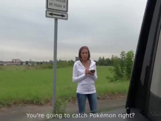 Super heiß pokemon jäger vollbusig mieze überzeugt bis fick fremder im fahren lieferwagen