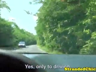 Hitchhiking babe fuck sher teman lelaki dalam kereta