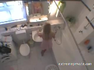 Spioneri min blondin niece jane i den badrum